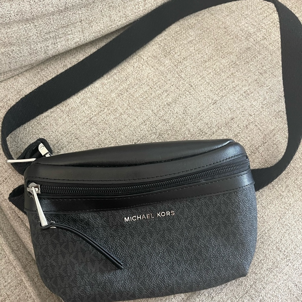 Micheal Kors Small/medium Fannie pack